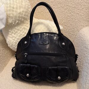 286$ 🇮🇹 The Trend Chic Black Leather Shoulder Bag